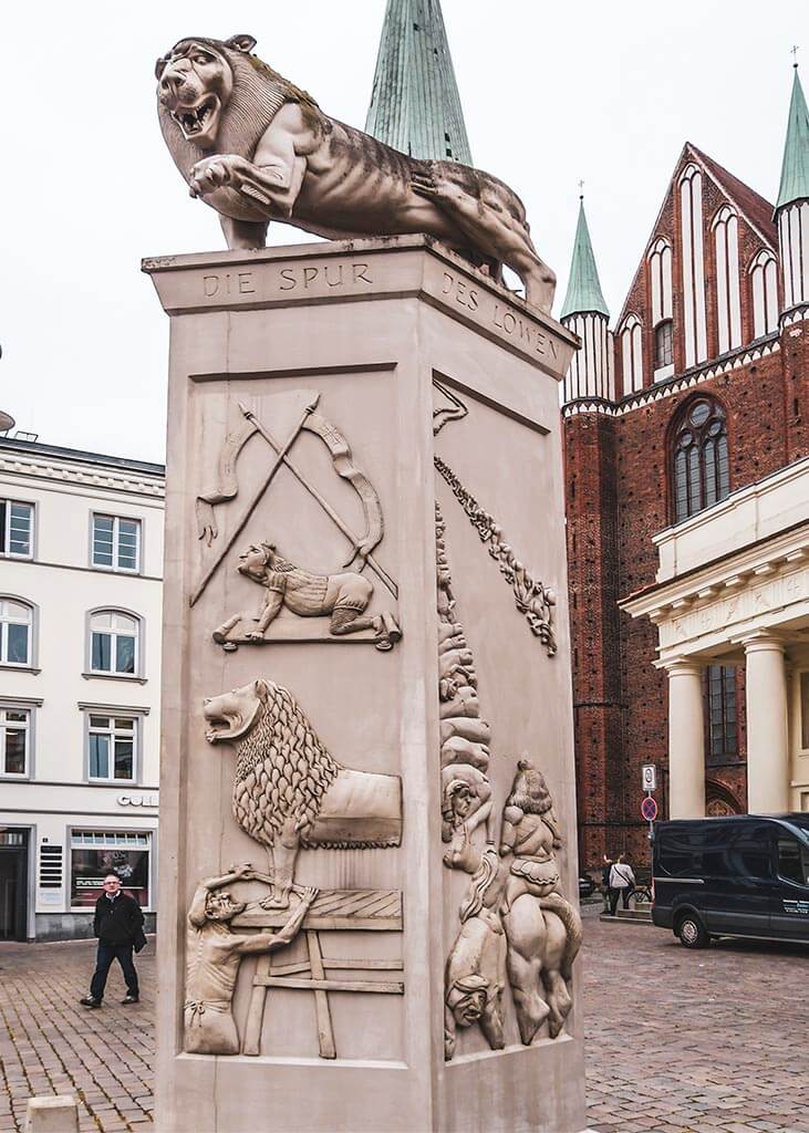 33 Denkmal die Spur des Löwen